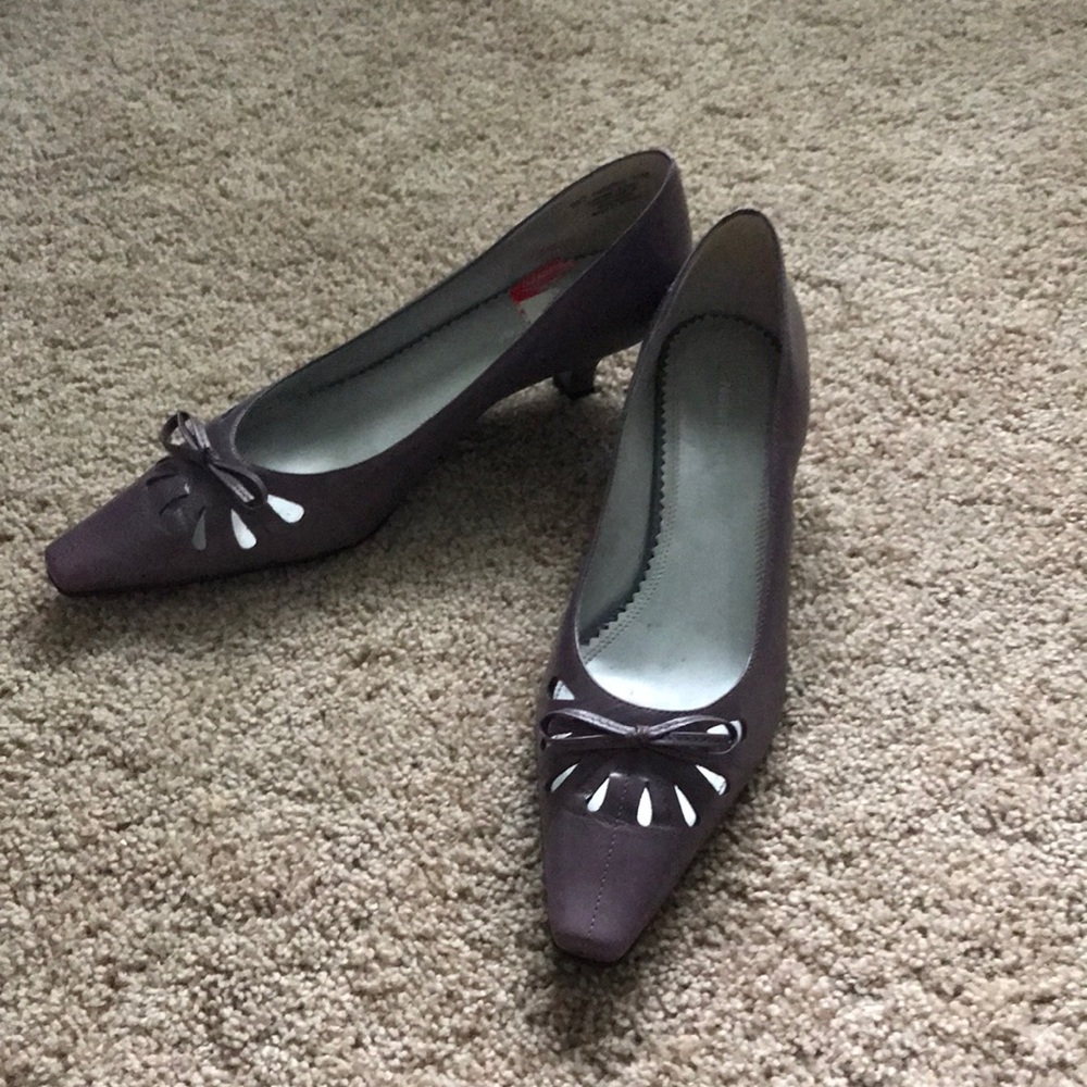 Ladies light plum kitten heel